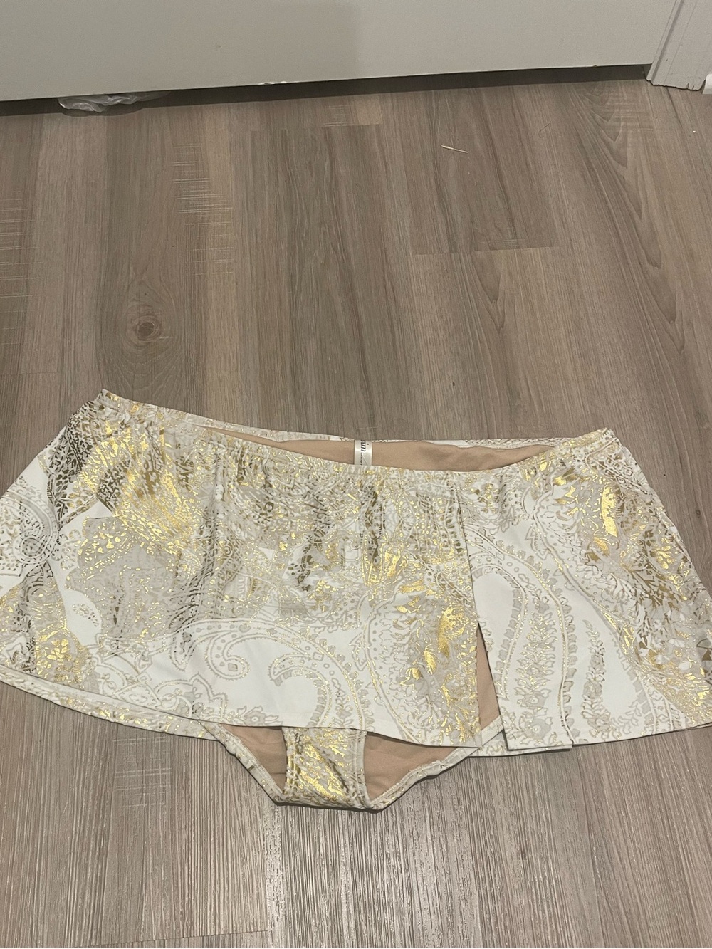 NWT Cacique Gold and Ivory Paisley Satin Skirted Brief size22
